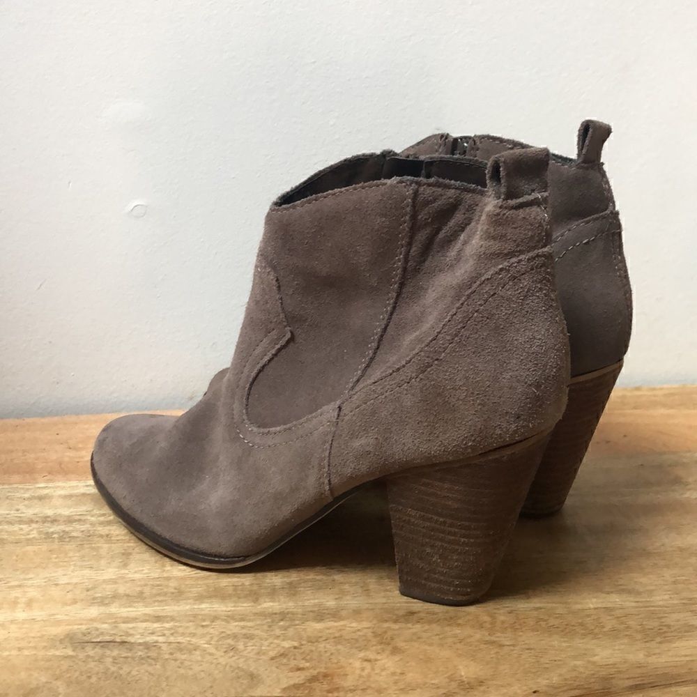 Plover Steve Madden Booties - Picture 3 of 11
